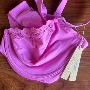 SKIMS FITS EVERYBODY LACE UNDERWIRE BRA | NEON ORCHID × 1
NEON ORCHID / 40 / DD